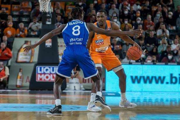 身体对抗来 身体对抗来